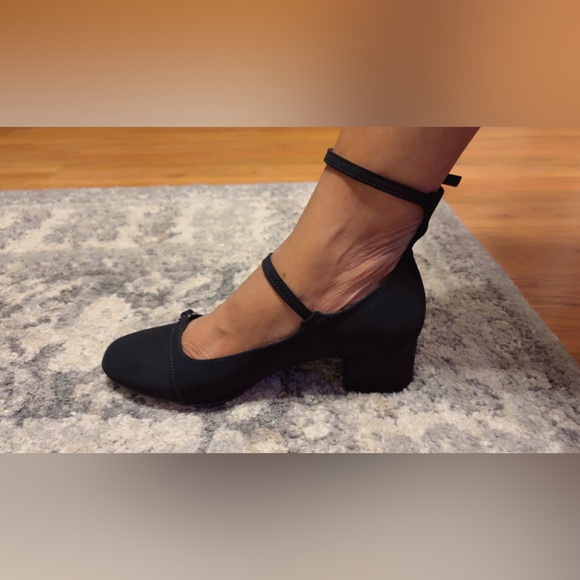 Forever 21 Black Ankle Strap Flats - Picture 2 of 4